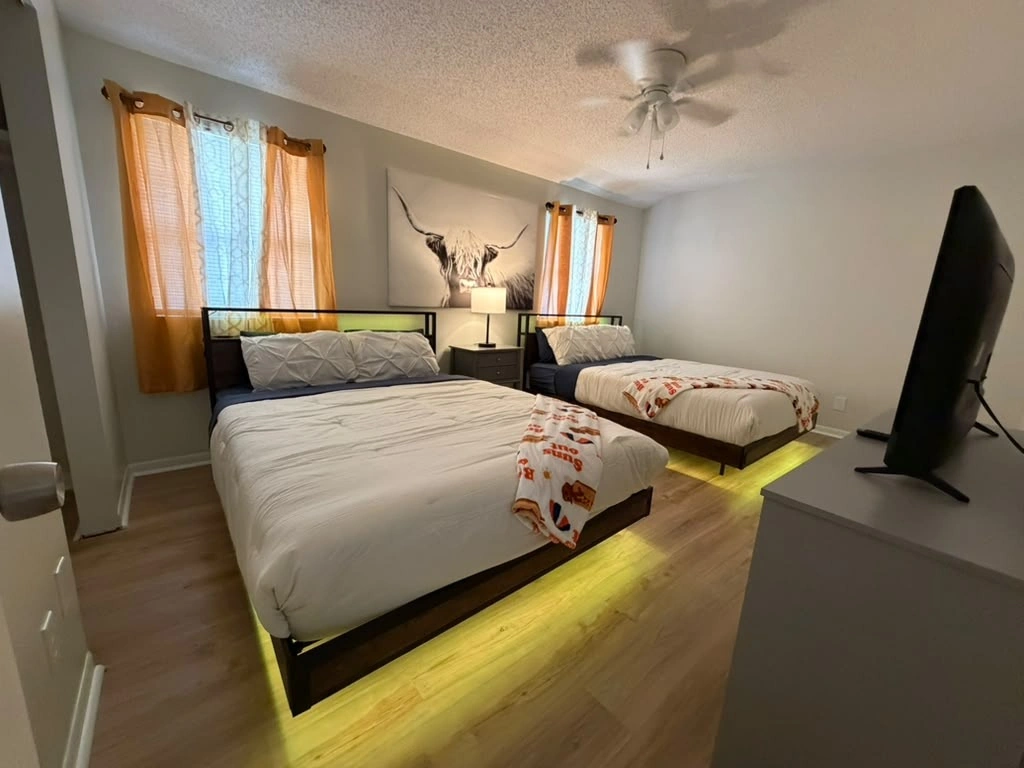 Twin bedroom
